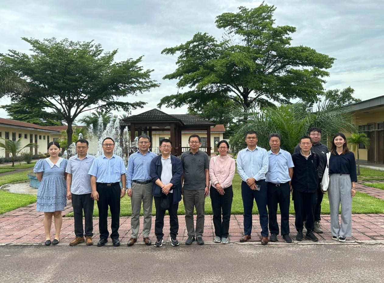 趙斌大使一行視察剛果（金）正威公司